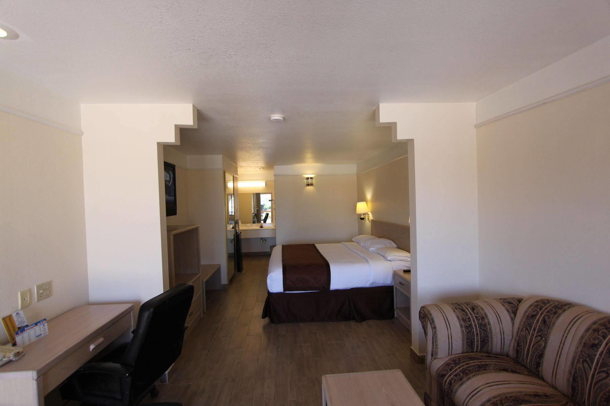 Texas Inn & Suites Pharr/San Juan Exterior foto