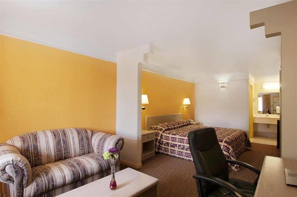 Texas Inn & Suites Pharr/San Juan Exterior foto